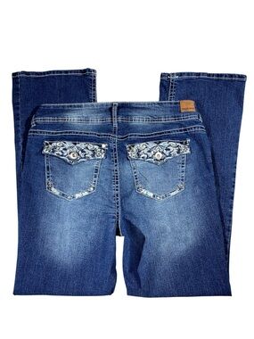 WallFlower Curvy Fit Bootcut Jeans Women's Size 15 Embellished Pocket